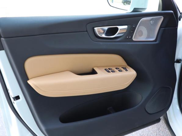 Volvo XC60 II Рестайлинг с пробегом 2024 года, цена 6 605 000 рублей, 8544 км, внедорожник, Автокод Объявления