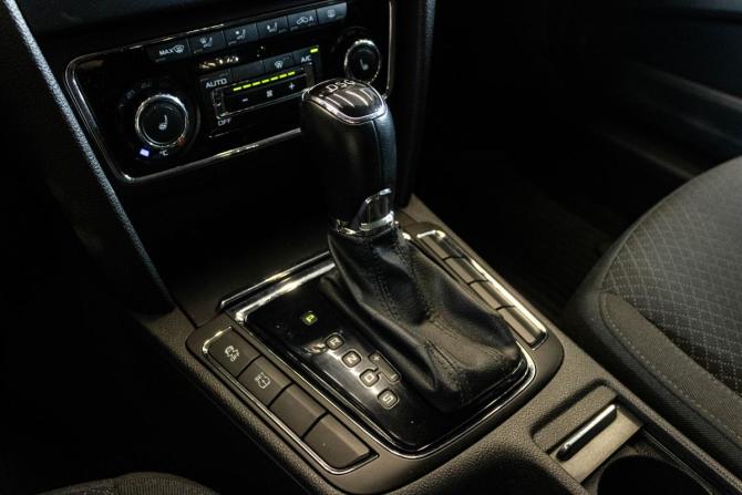 Skoda Superb II Рестайлинг с пробегом 2013 года, цена 1 249 000 рублей, 252233 км, лифтбек, Автокод Объявления