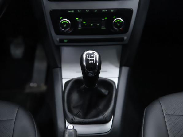 Skoda Octavia II (A5) Рестайлинг с пробегом 2012 года, цена 690 000 рублей, 241196 км, лифтбек, Автокод Объявления