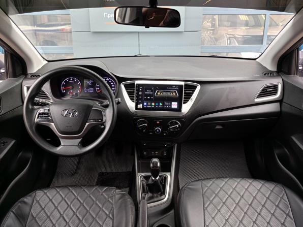 Hyundai Solaris II с пробегом 2017 года, цена 976 000 рублей, 181142 км, седан, Автокод Объявления