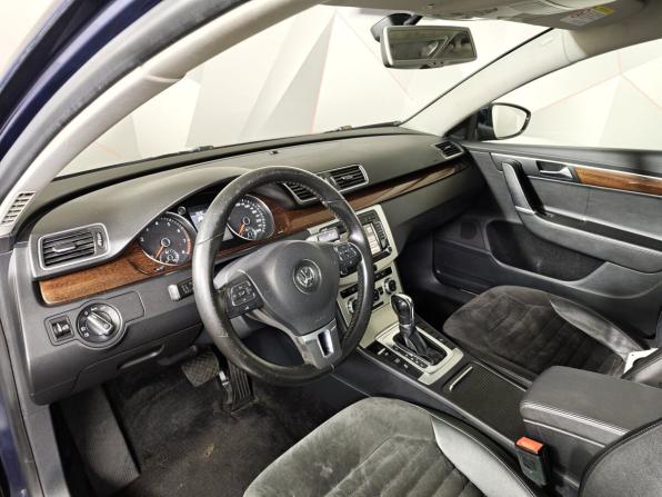 Volkswagen Passat B7 с пробегом 2013 года, цена 955 000 рублей, 235832 км, седан, Автокод Объявления