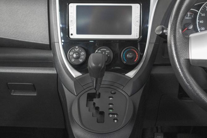 Toyota Ractis II с пробегом 2014 года, цена 939 000 рублей, 121600 км, хэтчбек, Автокод Объявления
