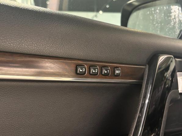 Toyota Land Cruiser 200 Series Рестайлинг 2 с пробегом 2017 года, цена 6 400 000 рублей, 132890 км, внедорожник, Автокод Объявления