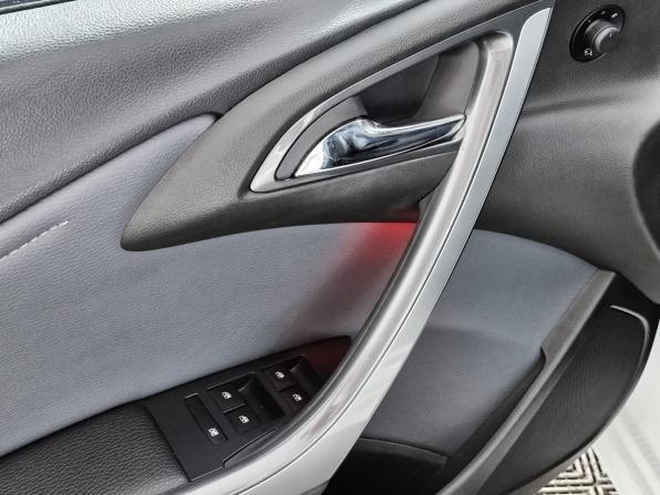 Opel Astra J Рестайлинг с пробегом 2013 года, цена 789 000 рублей, 189125 км, хэтчбек, Автокод Объявления