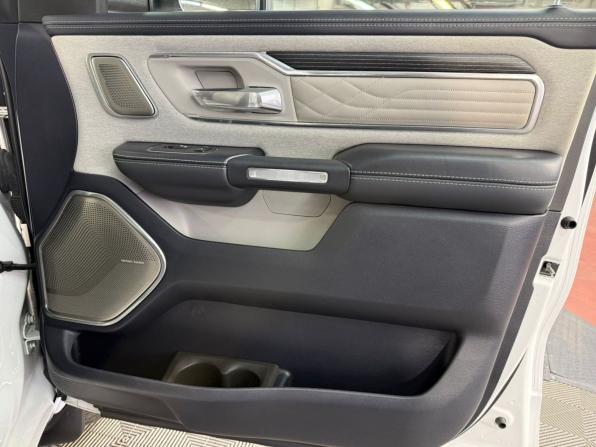 Ram 1500 V с пробегом 2022 года, цена 8 800 000 рублей, 68178 км, offers.body_type.unknown, Автокод Объявления