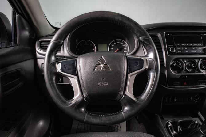 Mitsubishi L200 V с пробегом 2017 года, цена 2 589 000 рублей, 307390 км, offers.body_type.unknown, Автокод Объявления