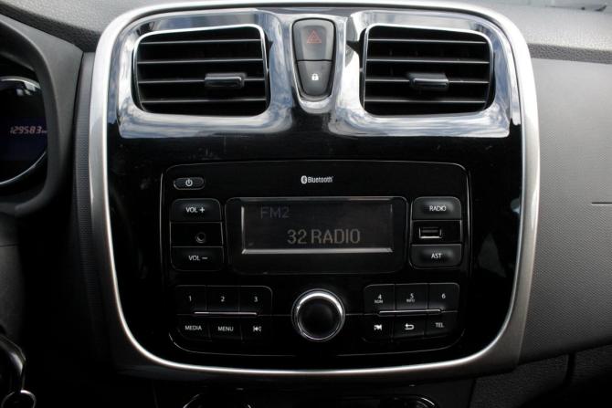 Renault Sandero II с пробегом 2017 года, цена 980 000 рублей, 129583 км, хэтчбек, Автокод Объявления