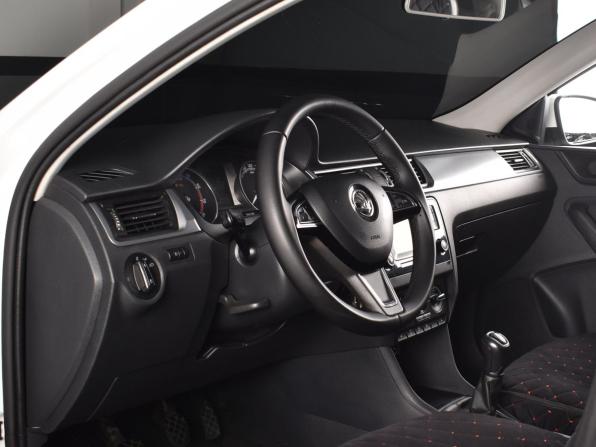 Skoda Rapid I Рестайлинг с пробегом 2017 года, цена 1 049 995 рублей, 139968 км, лифтбек, Автокод Объявления