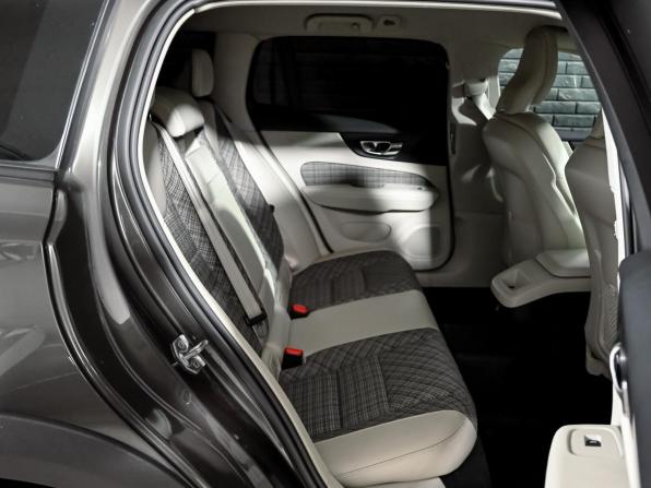 Volvo V60 Cross Country II с пробегом 2020 года, цена 3 700 000 рублей, 110911 км, универсал, Автокод Объявления