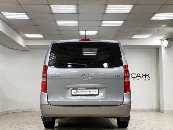 Hyundai H-1 II Рестайлинг с пробегом 2016 года, цена 2 120 000 рублей, 196321 км, минивэн, Автокод Объявления