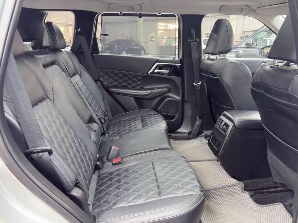 Mitsubishi Outlander IV с пробегом 2022 года, цена 4 299 900 рублей, 45125 км, внедорожник, Автокод Объявления