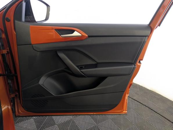Volkswagen Taos I с пробегом 2021 года, цена 2 650 000 рублей, 62147 км, внедорожник, Автокод Объявления