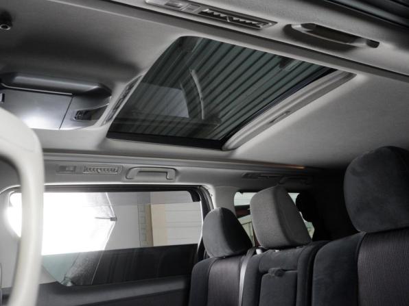 Toyota Vellfire I с пробегом 2010 года, цена 2 120 000 рублей, 270777 км, минивэн, Автокод Объявления