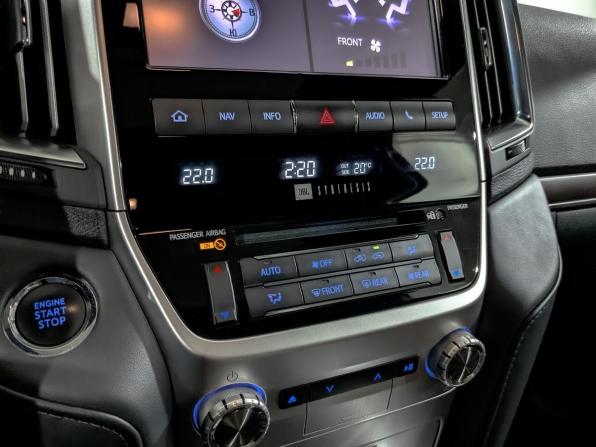 Toyota Land Cruiser 200 Series Рестайлинг 2 с пробегом 2019 года, цена 7 950 000 рублей, 95423 км, внедорожник, Автокод Объявления