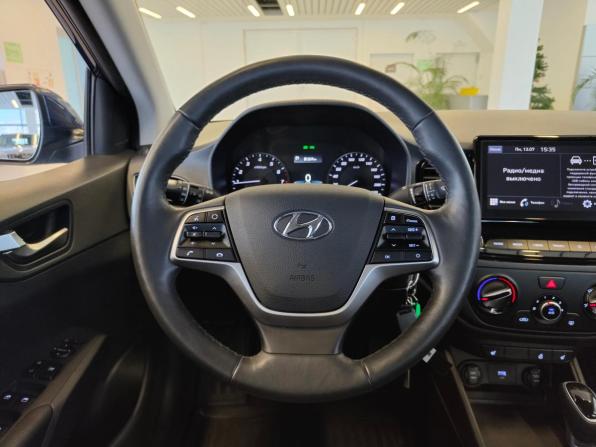 Hyundai Solaris II Рестайлинг с пробегом 2022 года, цена 1 699 000 рублей, 21219 км, седан, Автокод Объявления