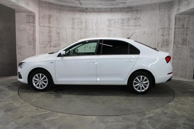 Skoda Rapid II с пробегом 2022 года, цена 1 684 000 рублей, 49202 км, лифтбек, Автокод Объявления
