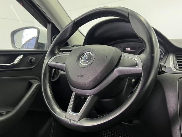Skoda Rapid I с пробегом 2015 года, цена 1 070 000 рублей, 175334 км, лифтбек, Автокод Объявления