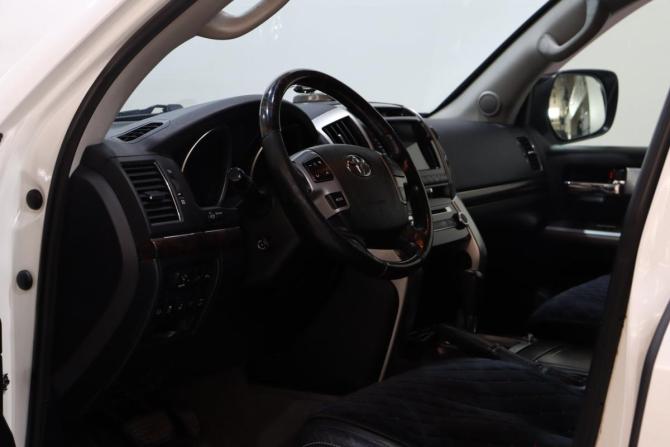 Toyota Land Cruiser 200 Series Рестайлинг 1 с пробегом 2015 года, цена 4 600 000 рублей, 190337 км, внедорожник, Автокод Объявления