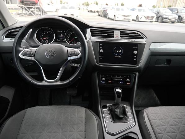 Volkswagen Tiguan II Рестайлинг с пробегом 2021 года, цена 2 987 000 рублей, 24941 км, внедорожник, Автокод Объявления