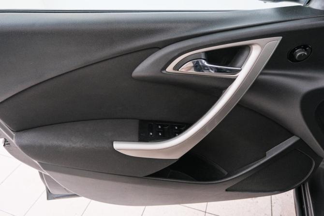 Opel Astra J с пробегом 2011 года, цена 759 000 рублей, 235000 км, хэтчбек, Автокод Объявления