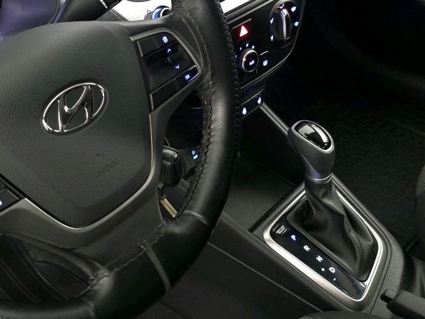 Hyundai Solaris II с пробегом 2018 года, цена 1 265 000 рублей, 133435 км, седан, Автокод Объявления