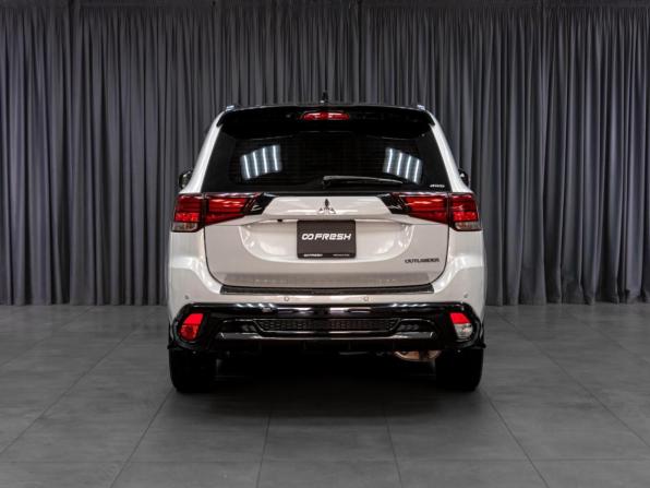 Mitsubishi Outlander III Рестайлинг 3 с пробегом 2022 года, цена 3 710 000 рублей, 6357 км, внедорожник, Автокод Объявления