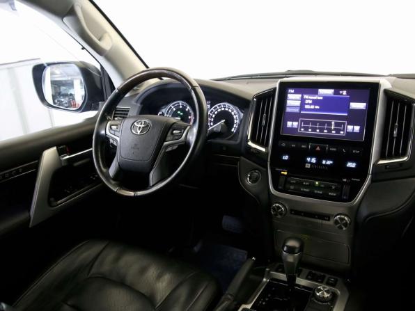 Toyota Land Cruiser 200 Series Рестайлинг 2 с пробегом 2018 года, цена 7 990 000 рублей, 51985 км, внедорожник, Автокод Объявления