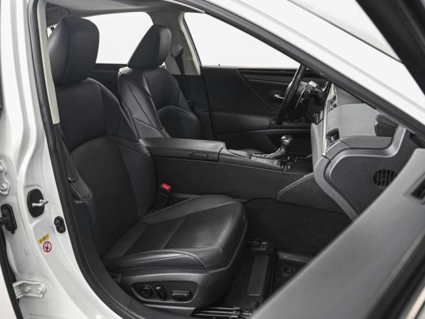 Lexus ES VII с пробегом 2018 года, цена 4 264 000 рублей, 82154 км, седан, Автокод Объявления