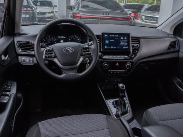Hyundai Solaris II Рестайлинг с пробегом 2021 года, цена 1 699 000 рублей, 58245 км, седан, Автокод Объявления