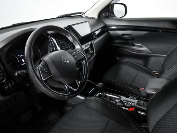 Mitsubishi Outlander III Рестайлинг 3 с пробегом 2019 года, цена 2 549 000 рублей, 37867 км, внедорожник, Автокод Объявления
