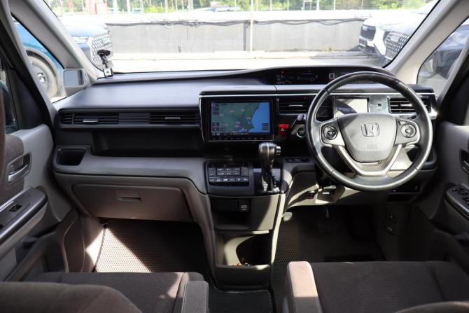 Honda Stepwgn V с пробегом 2017 года, цена 1 549 000 рублей, 235000 км, минивэн, Автокод Объявления
