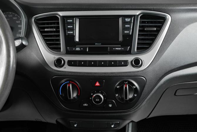 Hyundai Solaris II с пробегом 2017 года, цена 789 000 рублей, 240000 км, седан, Автокод Объявления