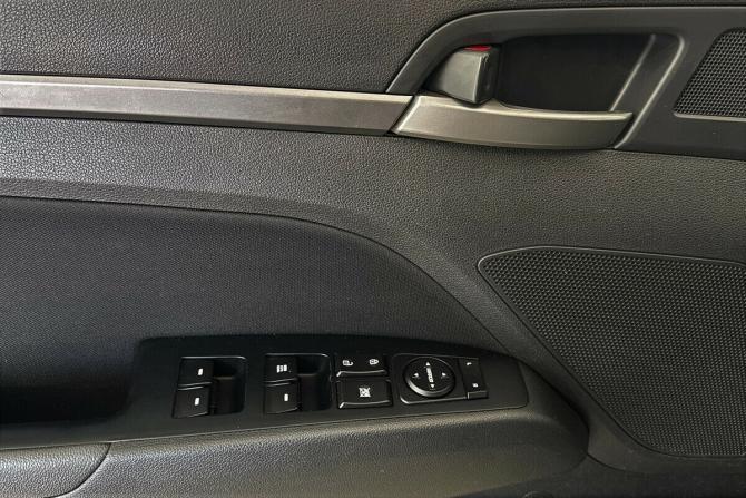 Hyundai Elantra VI (AD) с пробегом 2017 года, цена 1 390 000 рублей, 119348 км, седан, Автокод Объявления