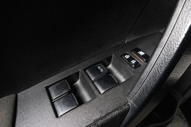 Toyota Corolla XI (E160 E170 E180) с пробегом 2013 года, цена 1 209 000 рублей, 182000 км, седан, Автокод Объявления