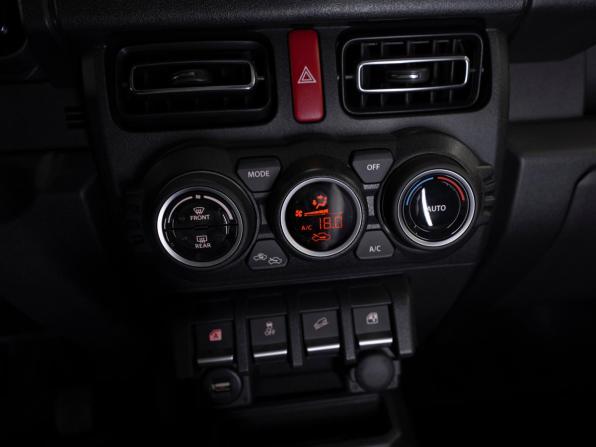 Suzuki Jimny IV с пробегом 2025 года, цена 3 950 000 рублей, 50 км, внедорожник, Автокод Объявления