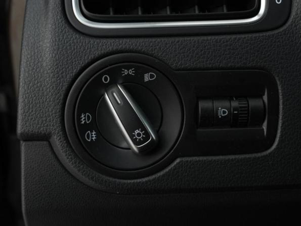 Volkswagen Polo V Рестайлинг с пробегом 2015 года, цена 1 229 000 рублей, 77236 км, седан, Автокод Объявления
