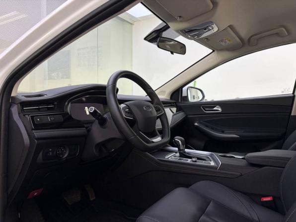 Omoda S5 с пробегом 2024 года, цена 1 629 000 рублей, 21648 км, седан, Автокод Объявления