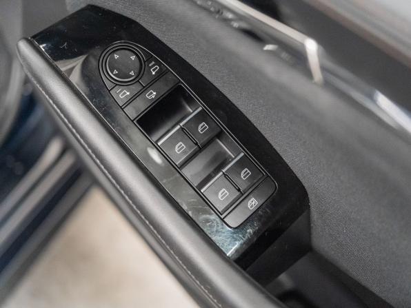 Mazda 3 IV (BP) с пробегом 2021 года, цена 1 910 000 рублей, 6450 км, хэтчбек, Автокод Объявления