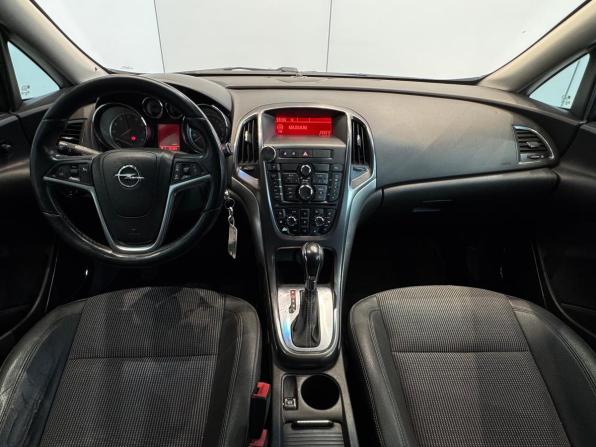 Opel Astra J с пробегом 2011 года, цена 680 000 рублей, 102004 км, хэтчбек, Автокод Объявления
