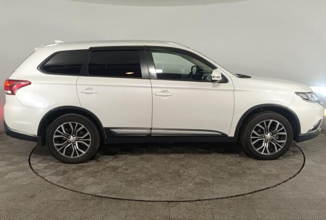 Mitsubishi Outlander III Рестайлинг 2 с пробегом 2018 года, цена 1 790 000 рублей, 214120 км, внедорожник, Автокод Объявления