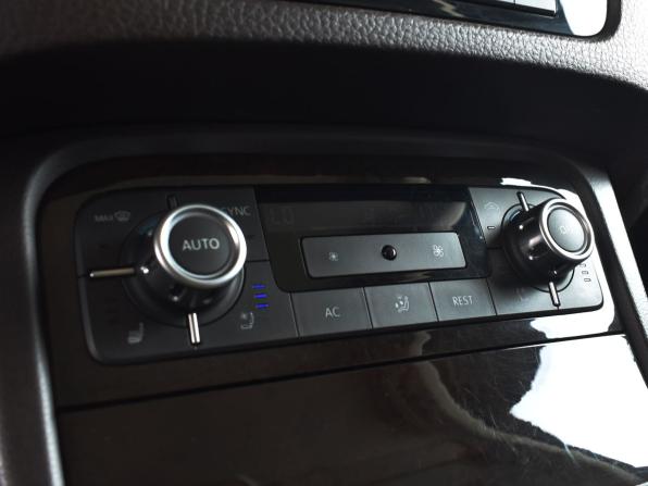 Volkswagen Touareg II с пробегом 2011 года, цена 1 979 995 рублей, 298439 км, внедорожник, Автокод Объявления