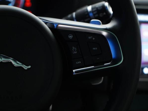 Jaguar F-Pace I с пробегом 2016 года, цена 3 359 077 рублей, 125471 км, внедорожник, Автокод Объявления