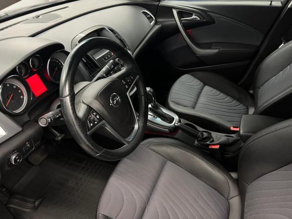 Opel Astra J Рестайлинг с пробегом 2013 года, цена 990 000 рублей, 120000 км, седан, Автокод Объявления