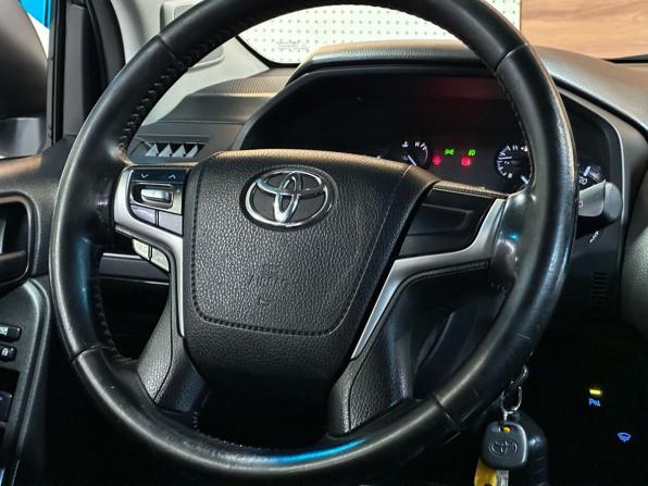 Toyota Land Cruiser Prado 150 Series Рестайлинг 2 с пробегом 2018 года, цена 3 349 000 рублей, 271458 км, внедорожник, Автокод Объявления