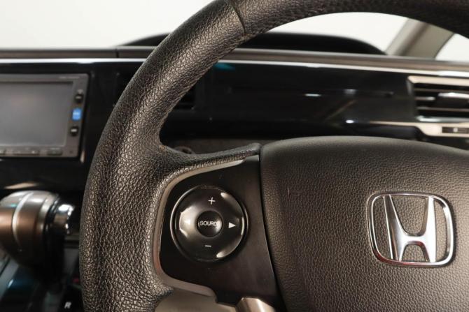 Honda Stepwgn V с пробегом 2016 года, цена 1 729 000 рублей, 212000 км, минивэн, Автокод Объявления