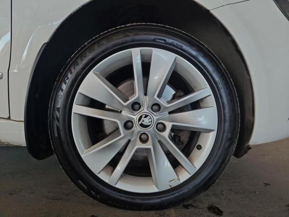 Skoda Superb II Рестайлинг с пробегом 2013 года, цена 1 100 000 рублей, 211140 км, лифтбек, Автокод Объявления