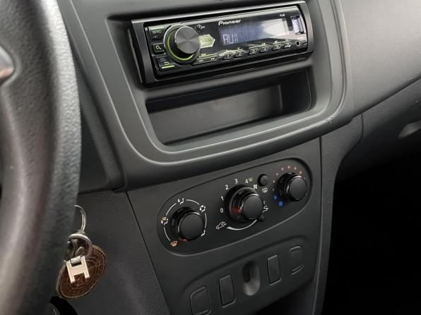 Renault Logan II Рестайлинг с пробегом 2018 года, цена 389 000 рублей, 258360 км, седан, Автокод Объявления