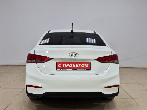 Hyundai Solaris II с пробегом 2017 года, цена 820 000 рублей, 242018 км, седан, Автокод Объявления