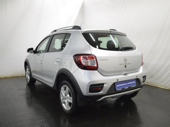 Renault Sandero II с пробегом 2015 года, цена 850 000 рублей, 99900 км, хэтчбек, Автокод Объявления