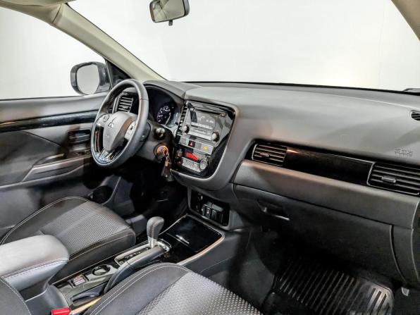 Mitsubishi Outlander III Рестайлинг 3 с пробегом 2020 года, цена 2 315 000 рублей, 46412 км, внедорожник, Автокод Объявления